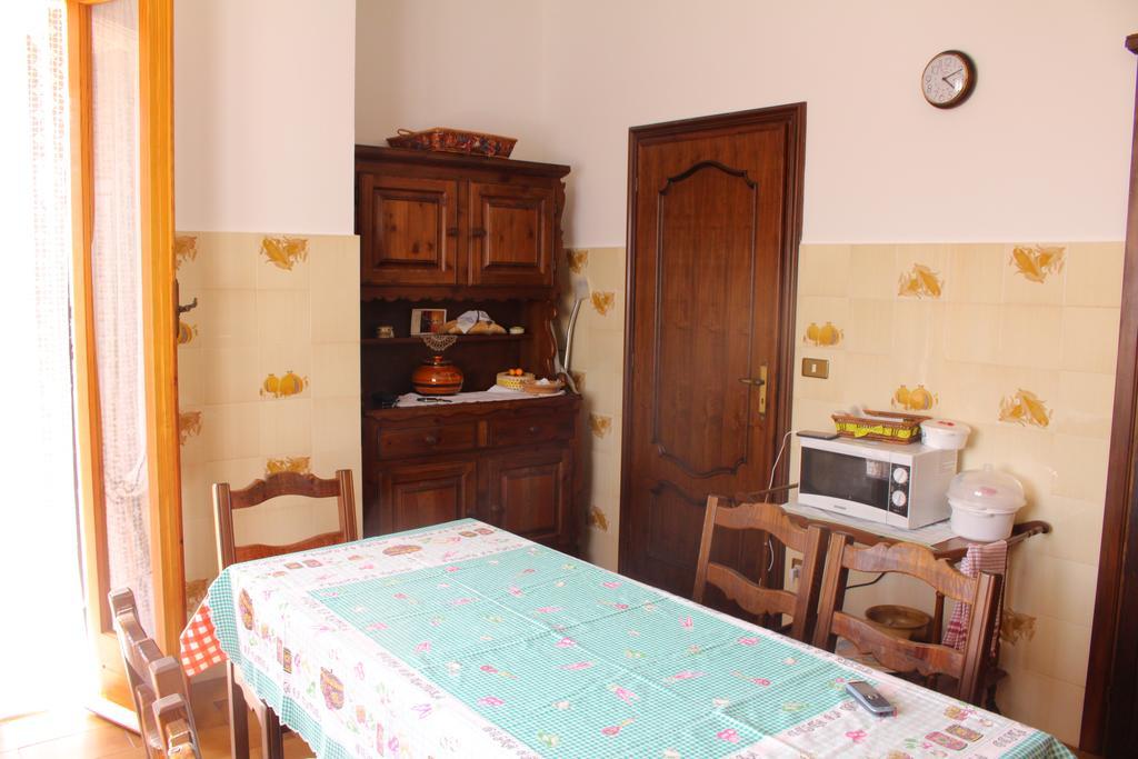 House In Caramagna Apartman Imperia Szoba fotó
