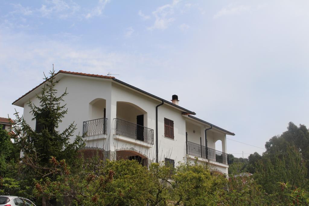 House In Caramagna Apartman Imperia Szoba fotó